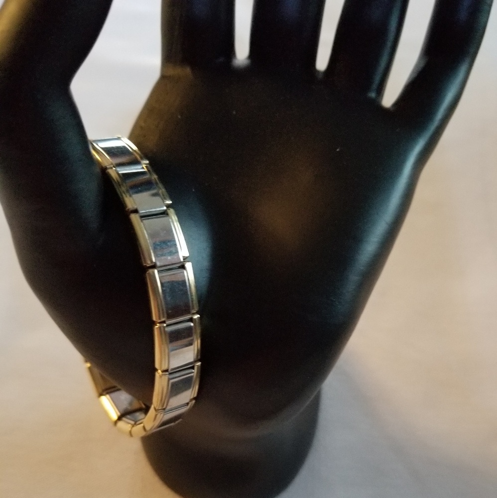 Essenza starter charm bracelet